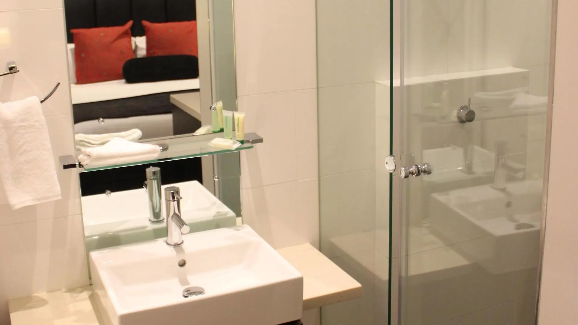 Hotel Club Wyndham Perth, Trademark Collection By Wyndham